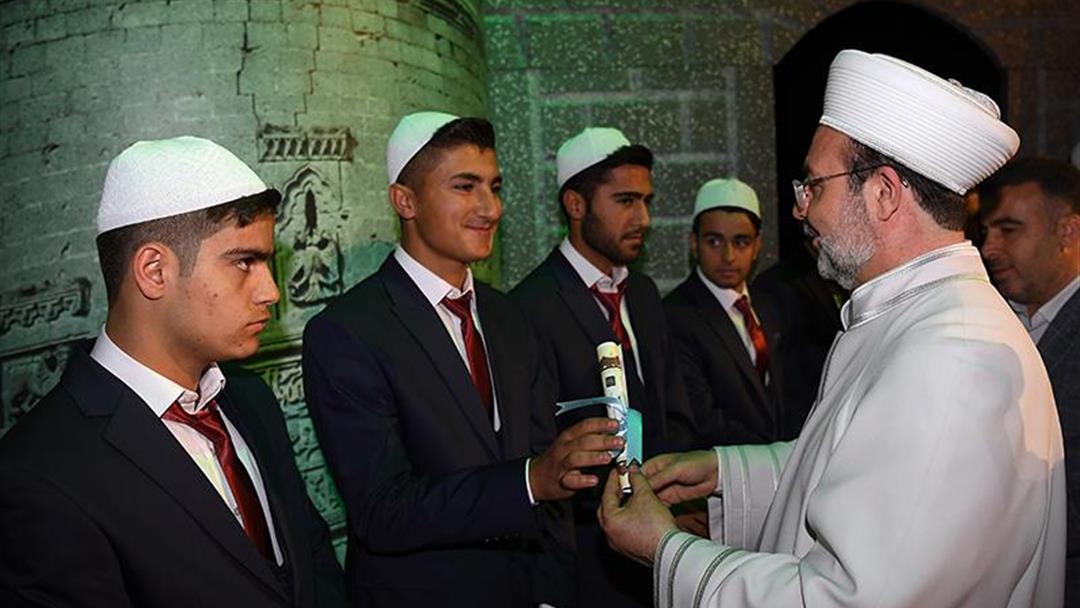 “Diyarbakır’ın ruhu İslam’dır. Hiç kimse bu şehrin kalbini ve ruhunu bozamaz, bozamayacaktır…”