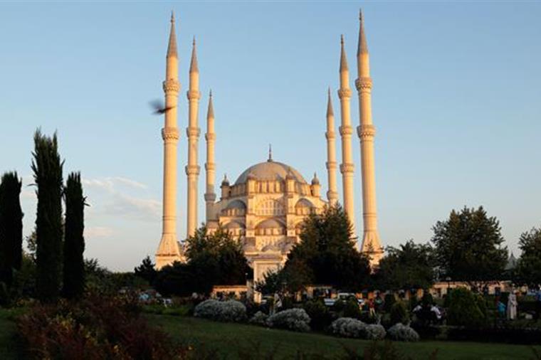 Camilere akülü engelli aracı şarj ünitesi…
