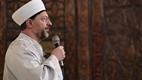 El presidente de Asuntos Religiosos Erbaş dirige la oración del alba en la Mezquita Haci Bayram