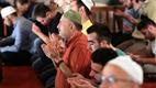 El presidente de Asuntos Religiosos Erbaş dirige la oración del alba en la Mezquita Haci Bayram