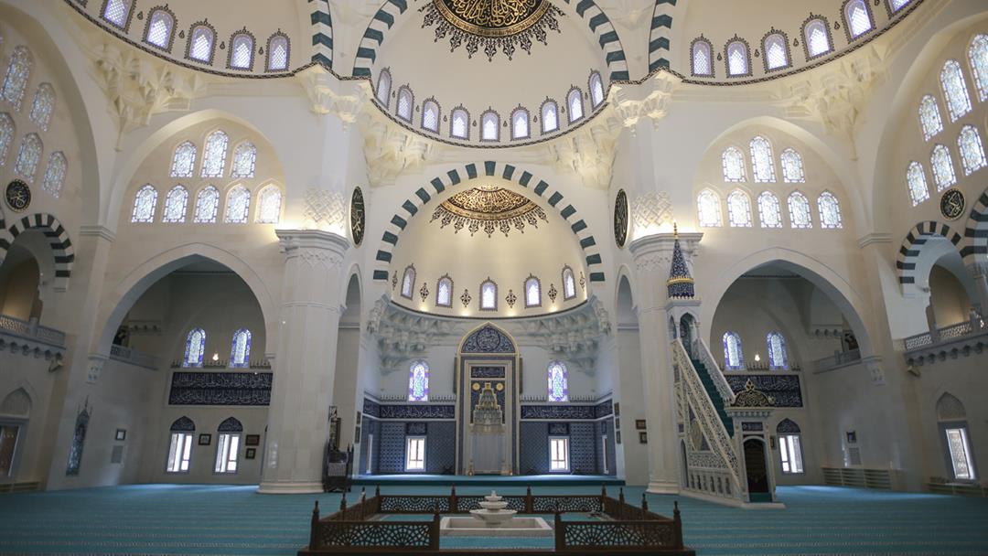 Melike Hatun Camii dualarla ibadete açıldı…