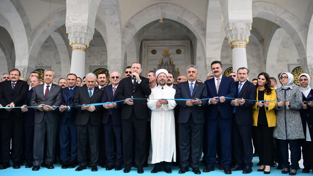 Melike Hatun Camii dualarla ibadete açıldı…