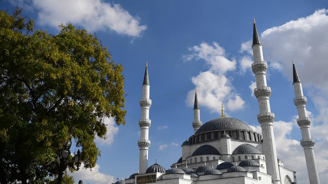 Melike Hatun Camii dualarla ibadete açıldı…