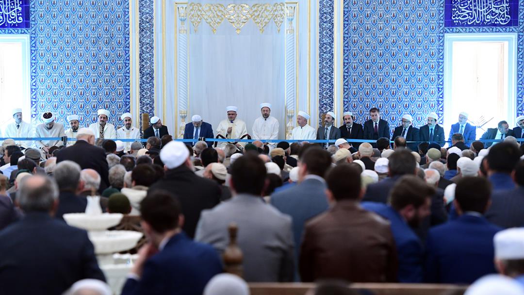 Melike Hatun Camii dualarla ibadete açıldı…