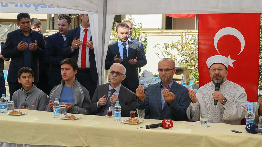 Diyanet İşleri Başkanı Erbaş’tan Şehit Polis Ahmet Alp Taşdemir’in ailesine taziye ziyareti...