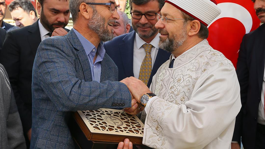 Diyanet İşleri Başkanı Erbaş’tan Şehit Polis Ahmet Alp Taşdemir’in ailesine taziye ziyareti...