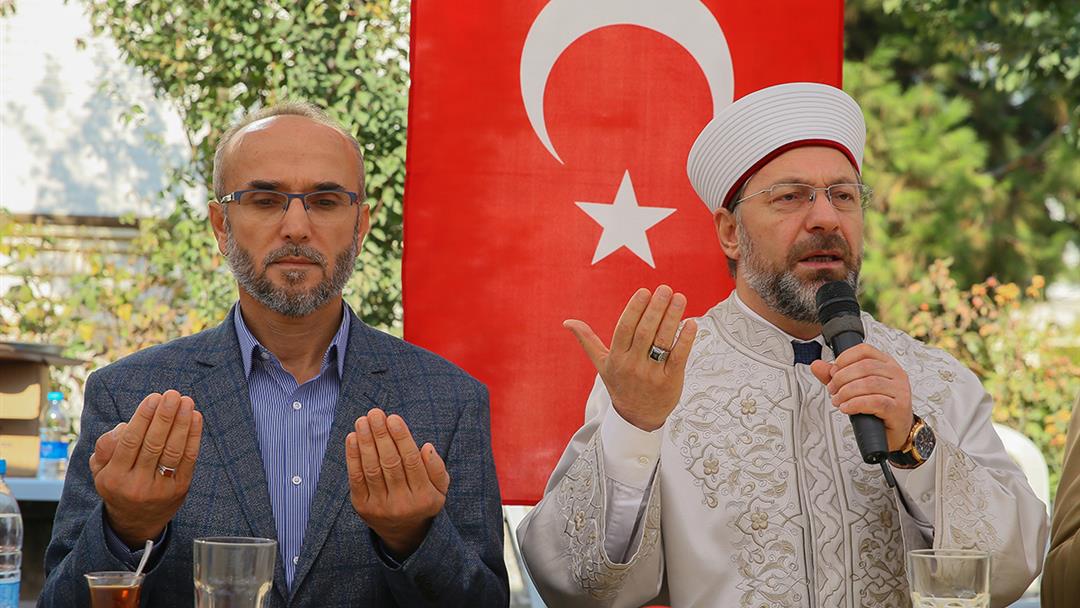 Diyanet İşleri Başkanı Erbaş’tan Şehit Polis Ahmet Alp Taşdemir’in ailesine taziye ziyareti...