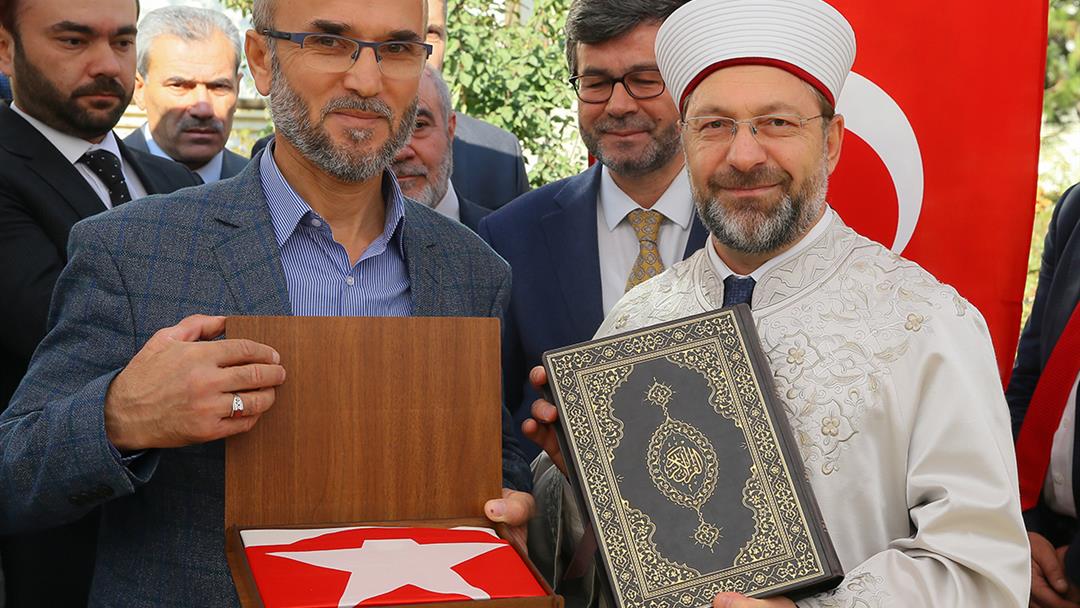 Diyanet İşleri Başkanı Erbaş’tan Şehit Polis Ahmet Alp Taşdemir’in ailesine taziye ziyareti...