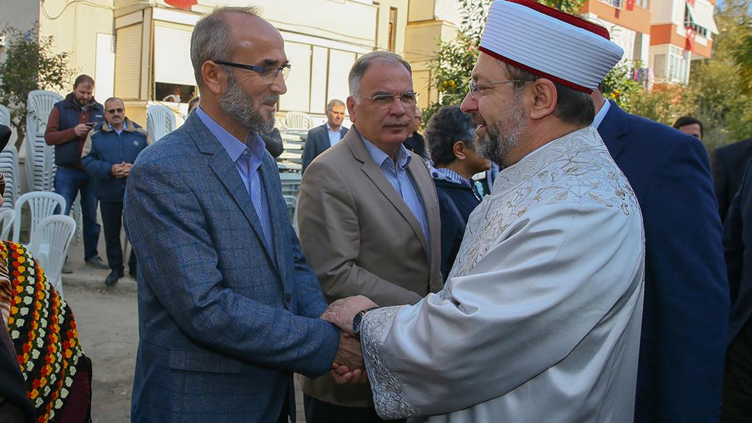 Diyanet İşleri Başkanı Erbaş’tan Şehit Polis Ahmet Alp Taşdemir’in ailesine taziye ziyareti...