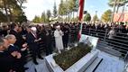 Diyanet İşleri Başkanı Erbaş, şehit Ömer Halisdemir’in mezarı başında dua etti...