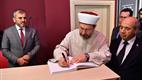 Diyanet İşleri Başkanı Erbaş, şehit Ömer Halisdemir’in mezarı başında dua etti...