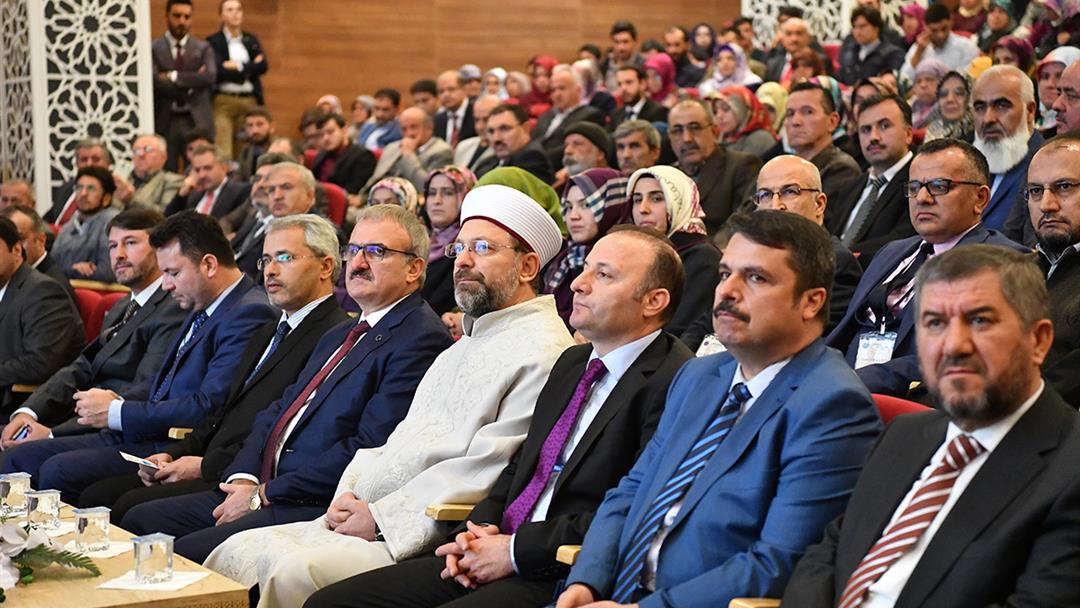 Diyanet, İslam’ın hakikatlerini ve ilkelerini her şeyin üstünde tutmuştur”