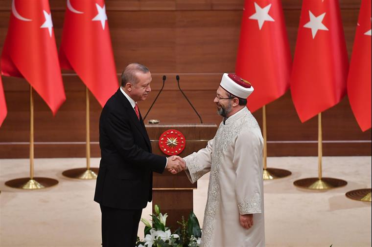 Cumhurbaşkanı Erdoğan: “15 Temmuz’da okunan salalar, milletimizin yüreğinde direniş ateşini yakan kıvılcımlardan biri oldu”