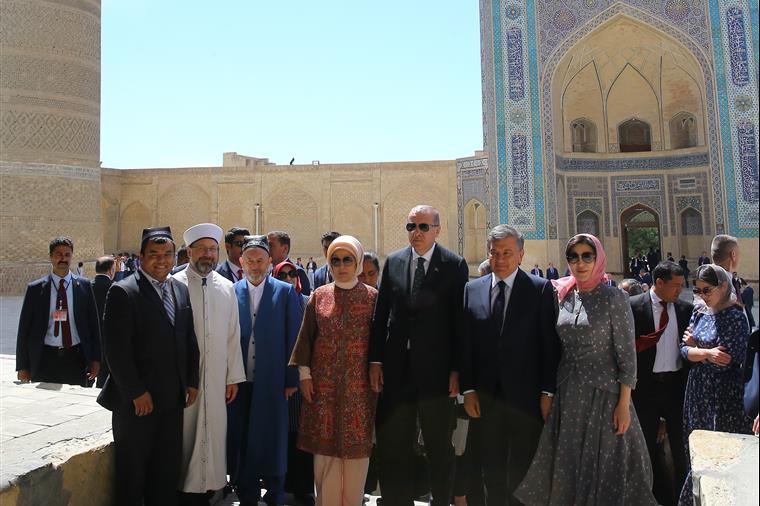 Diyanet İşleri Başkanı Erbaş, Buhara’yı ziyaret etti