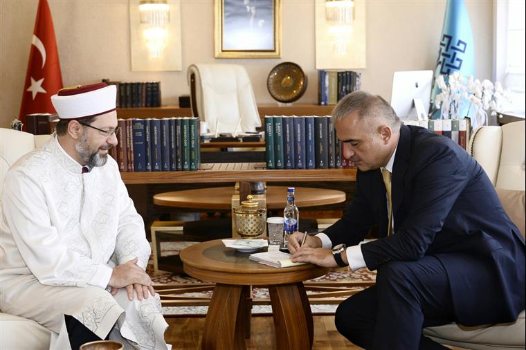 Kültür ve Turizm Bakanı Ersoy’dan TDV’ye kurban bağışı