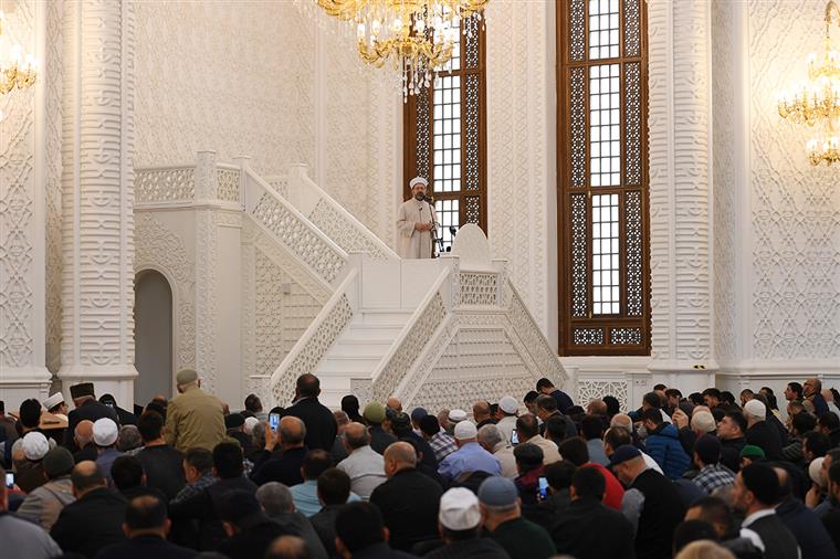 Diyanet İşleri Başkanı Erbaş, Bakü Haydar Camii’nde hutbe irad etti