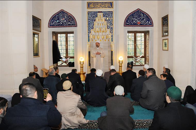 “Hayatın her alanında Müslümanca bir tavır içerisinde olmalıyız”
