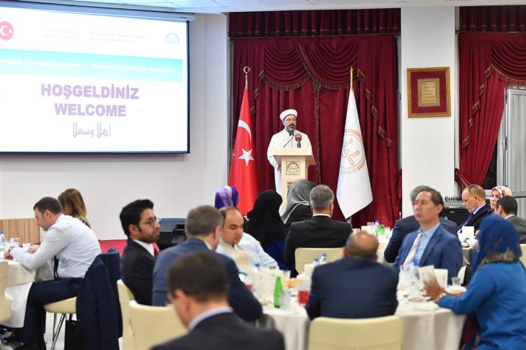 Diyanet, İslam ülkeleri Büyükelçilerini iftar sofrasında ağırladı