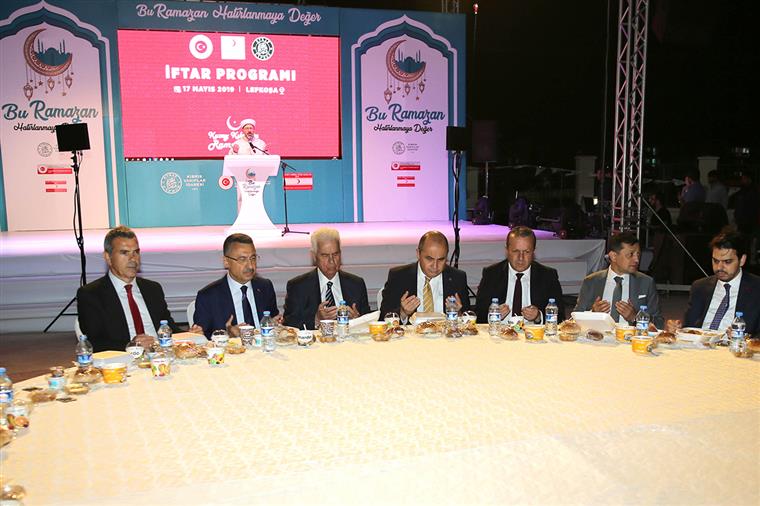 Kıbrıslı Türkler İftar sofrasında bir araya geldi