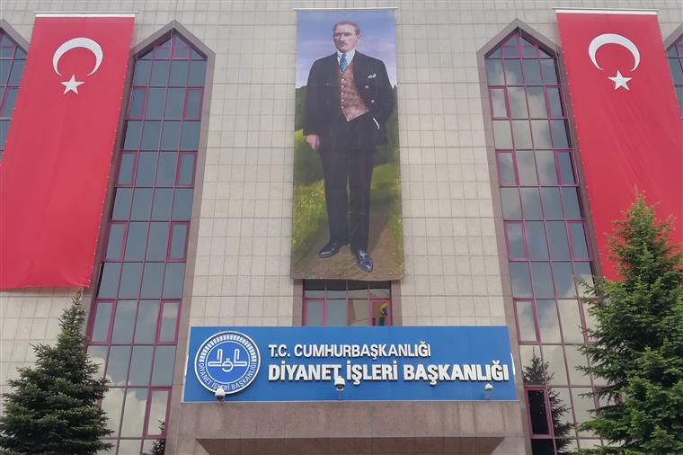 Diyanet İşleri Başkanlığımızla ilgili bugün bir gazetede yayınlanan “Diyanet’ten Büyük Ayıp” başlıklı haber, gerçeği yansıtmamaktadır.