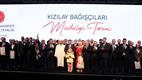 Başkan Erbaş, Kızılay Bağışçıları Madalya Töreni’nde Türkiye Diyanet Vakfı adına ödül aldı