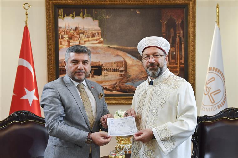 Diyanet İşleri Başkanı Erbaş ve yardımcıları, TDV’ye kurban bağışında bulundu