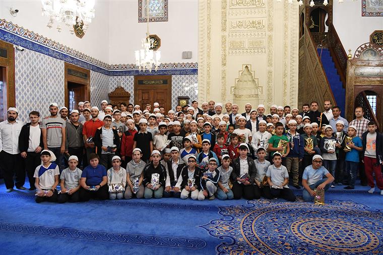 “Çocuklarımızı Kur'an'a uygun bir hayata sahip olacak özellikte yetiştirmemiz gerekiyor”