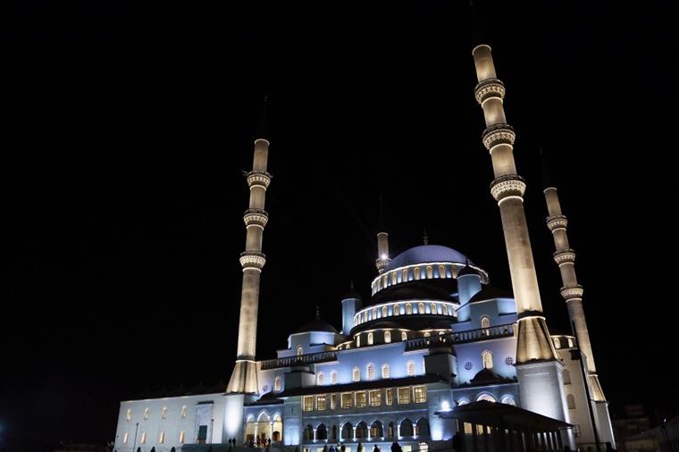 Diyanet İşleri Başkanı Erbaş, koronavirüs salgınının sona ermesi için dua edecek