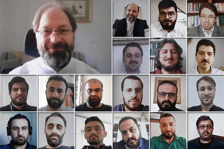 “Gençlerimiz, milletimize ve insanlığa hizmet etme idealine sahip olmalıdır”