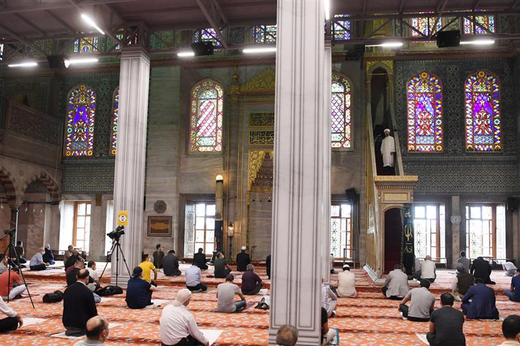 Diyanet İşleri Başkanı Erbaş, Sultanahmet Camii'nde hutbe irad etti
