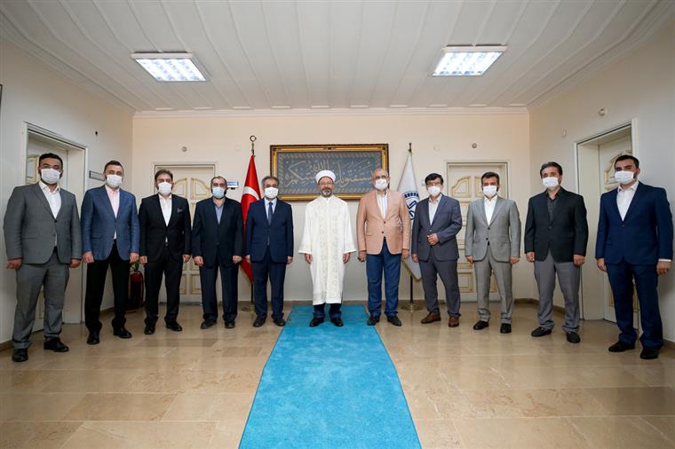 Diyanet İşleri Başkanı Erbaş, Ayasofya Cami-i Şerifi’ne görevlendirilen imam ve müezzinleri açıkladı