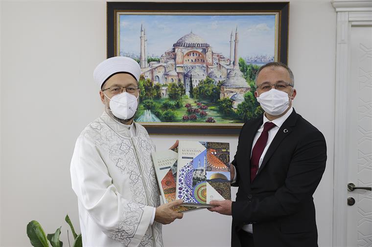 Diyanet İşleri Başkanı Erbaş’tan Devlet Arşivleri Başkanlığına ziyaret