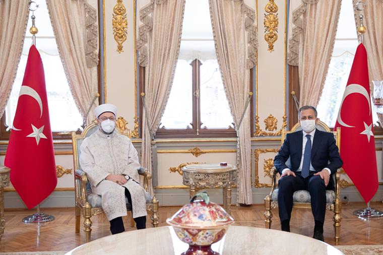 Diyanet İşleri Başkanı Erbaş, İstanbul Valisi Yerlikaya'yı ziyaret etti