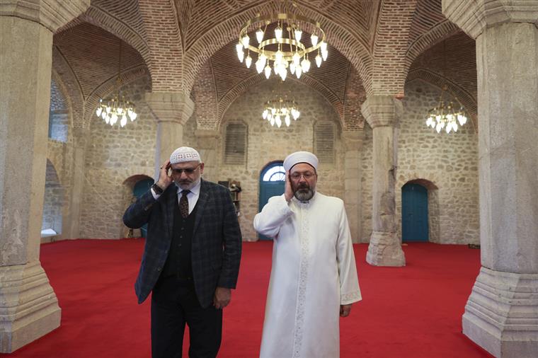 Diyanet İşleri Başkanı Erbaş, Şuşa’da çifte ezan okudu