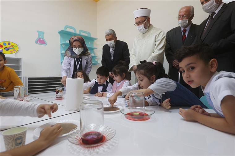 Diyanet İşleri Başkanı Erbaş, Öğretmenler Gününü kutladı