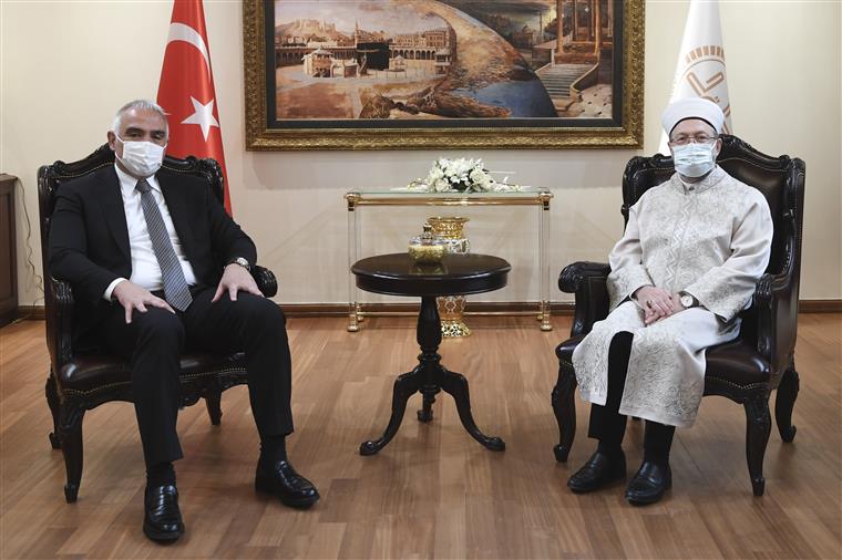 Kültür ve Turizm Bakanı Ersoy'dan Diyanet İşleri Başkanı Erbaş'a geçmiş olsun ziyareti