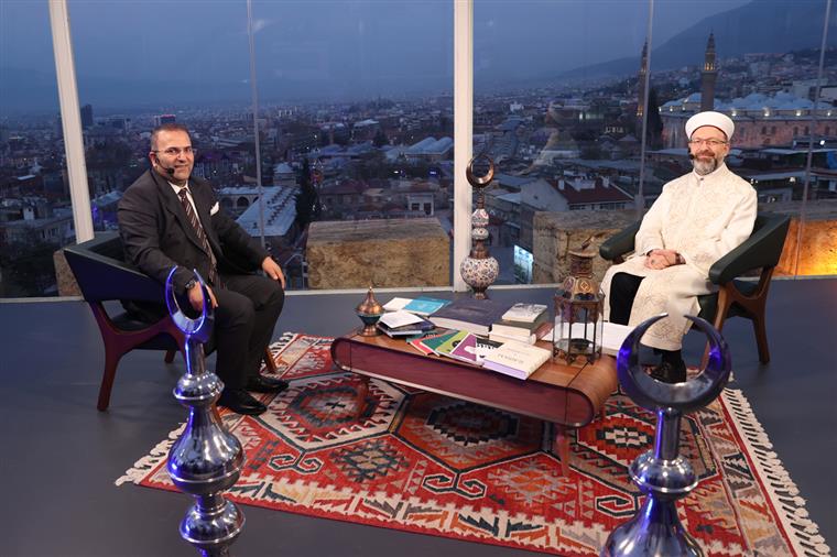 "Sosyal medyada bir yalanı binlerce kişinin beğeniyor olması, şifa aramamız gereken kötü bir hastalık"