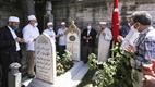 Diyanet İşleri Başkanı Erbaş, 15 Temmuz şehitleri için Kur’an okudu, dua etti