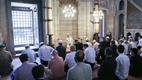 Diyanet İşleri Başkanı Erbaş, 15 Temmuz şehitleri için Kur’an okudu, dua etti