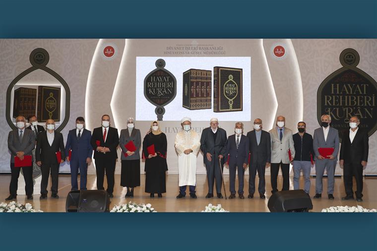 “‘Hayat Rehberi Kur’an Konulu Tefsir’i milletimizle buluşturmanın sevincini yaşıyoruz”