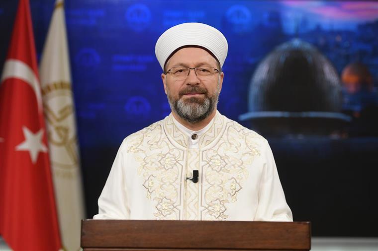 Diyanet İşleri Başkanı Erbaş, İslam aleminin üç aylarını tebrik etti