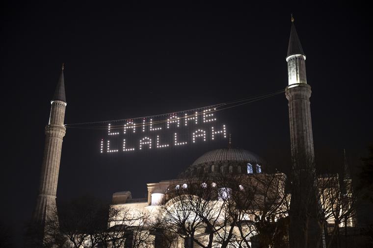 Ayasofya Camii’nde 88 yıl aradan sonra ilk teravih namazı kılınacak