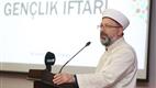 Diyanet İşleri Başkanı Erbaş, gençlerle birlikte iftar açtı
