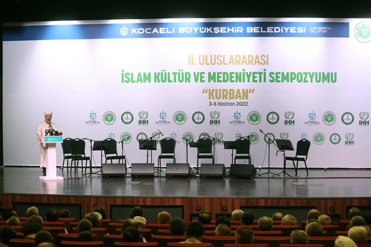 “Kurban ibadeti tevhit, takva ve teslimiyetin sembolüdür”
