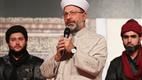 Diyanet İşleri Başkanı Erbaş, “Umudun Adımları, Kurtuluşa Giden Yol, Vesiletü’n-Necat” tiyatro oyununu izledi