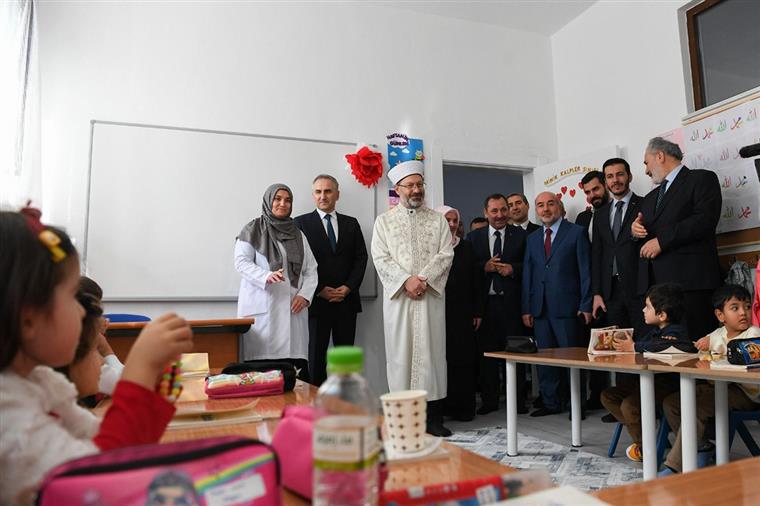 Diyanet İşleri Başkanı Erbaş’tan Öğretmenler Günü mesajı