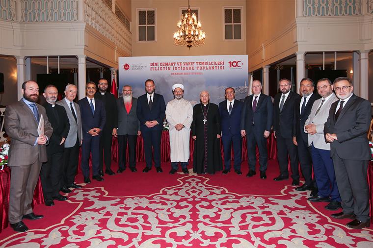 Diyanet İşleri Başkanı Erbaş, gayrimüslim dini cemaat ve vakıf temsilcileriyle bir araya geldi