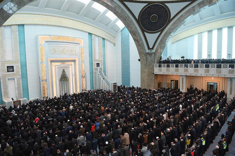 Diyanet İşleri Başkanı Erbaş, “Gün, Milletçe Kenetlenme Günüdür” konulu hutbe irad etti