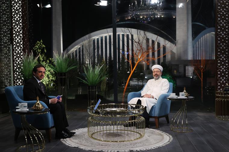 Diyanet İşleri Başkanı Erbaş, ilk sahurda Diyanet TV’nin konuğu oldu