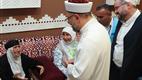 Diyanet İşleri Başkanı Erbaş, en küçük ve en yaşlı hacı adaylarıyla buluştu